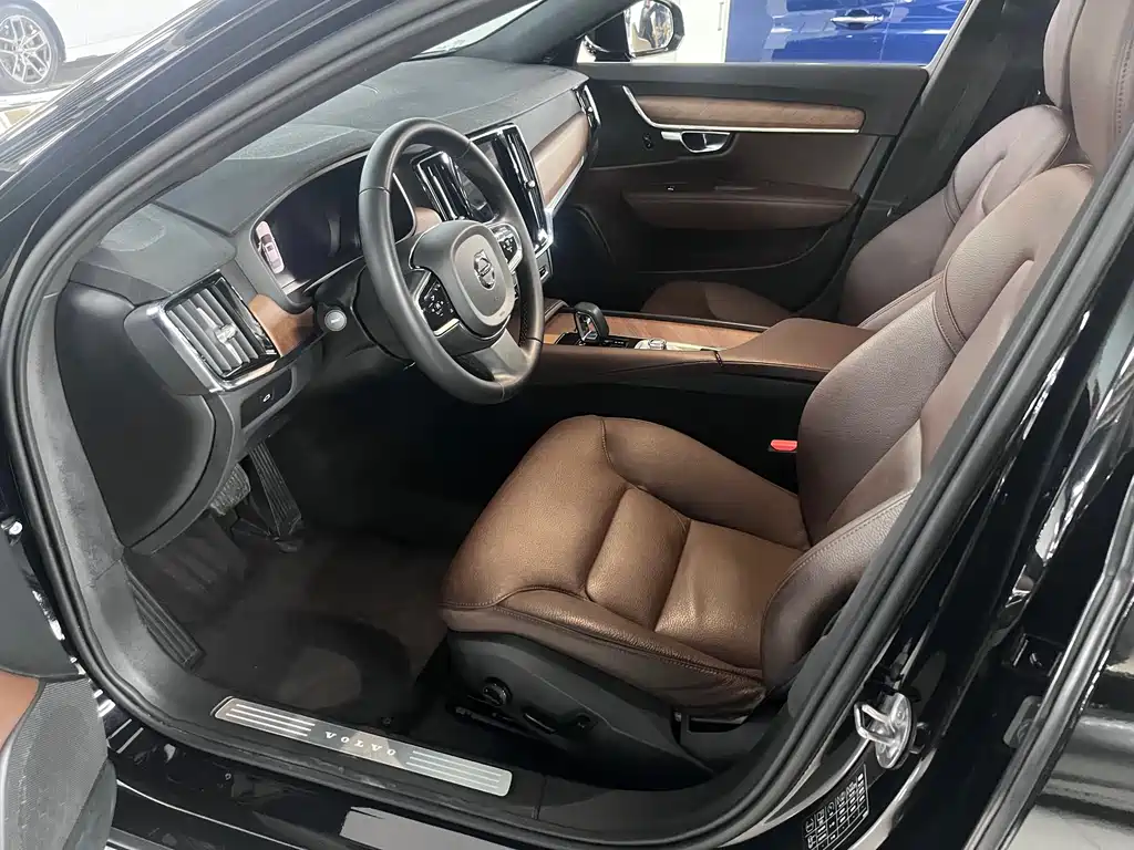 Volvo S90 2023