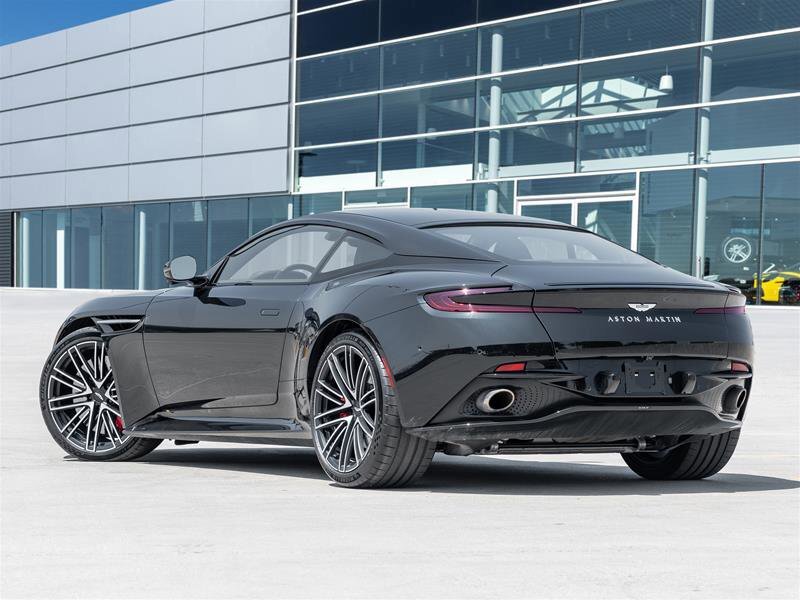 Aston Martin DB12 2024