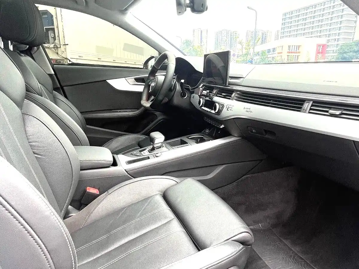 Audi A4 2023