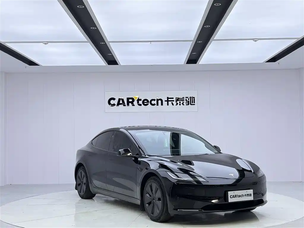 Tesla Model 3 2024