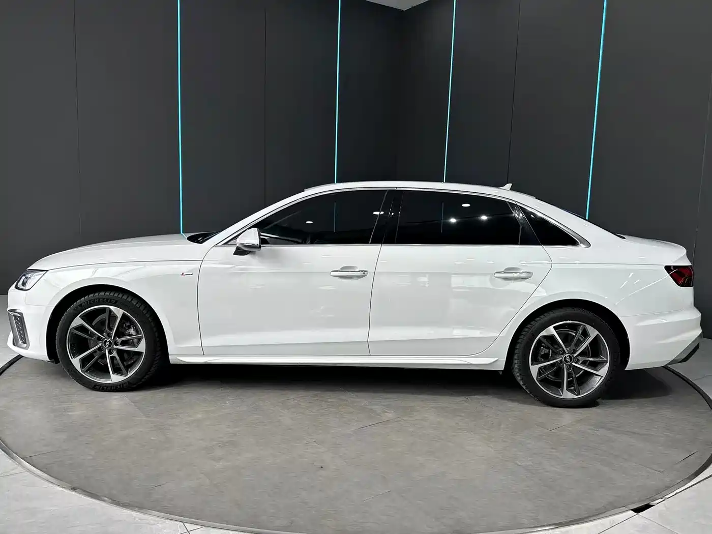 Audi A4 2023
