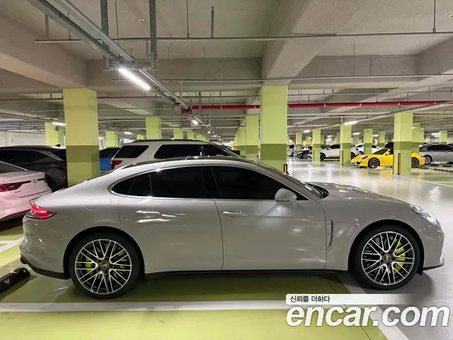 Porsche Panamera 2023
