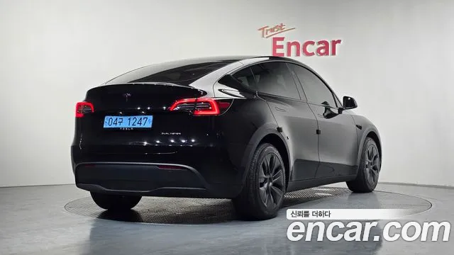 Tesla Model Y 2024