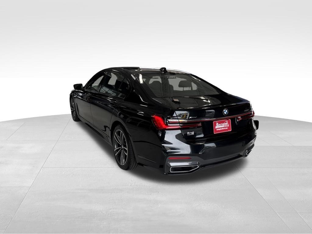 BMW 750 2022