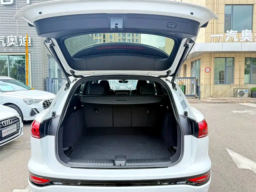 Audi e-tron 2025