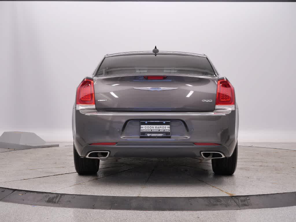 Chrysler 300 2021