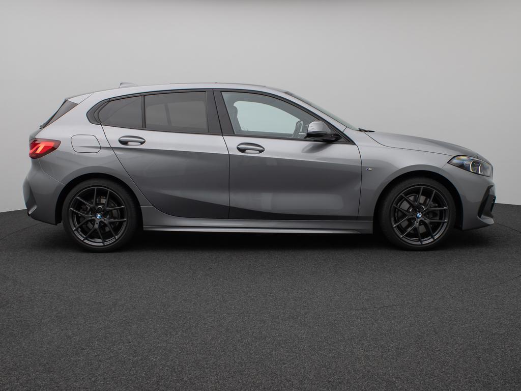 BMW 120 2022