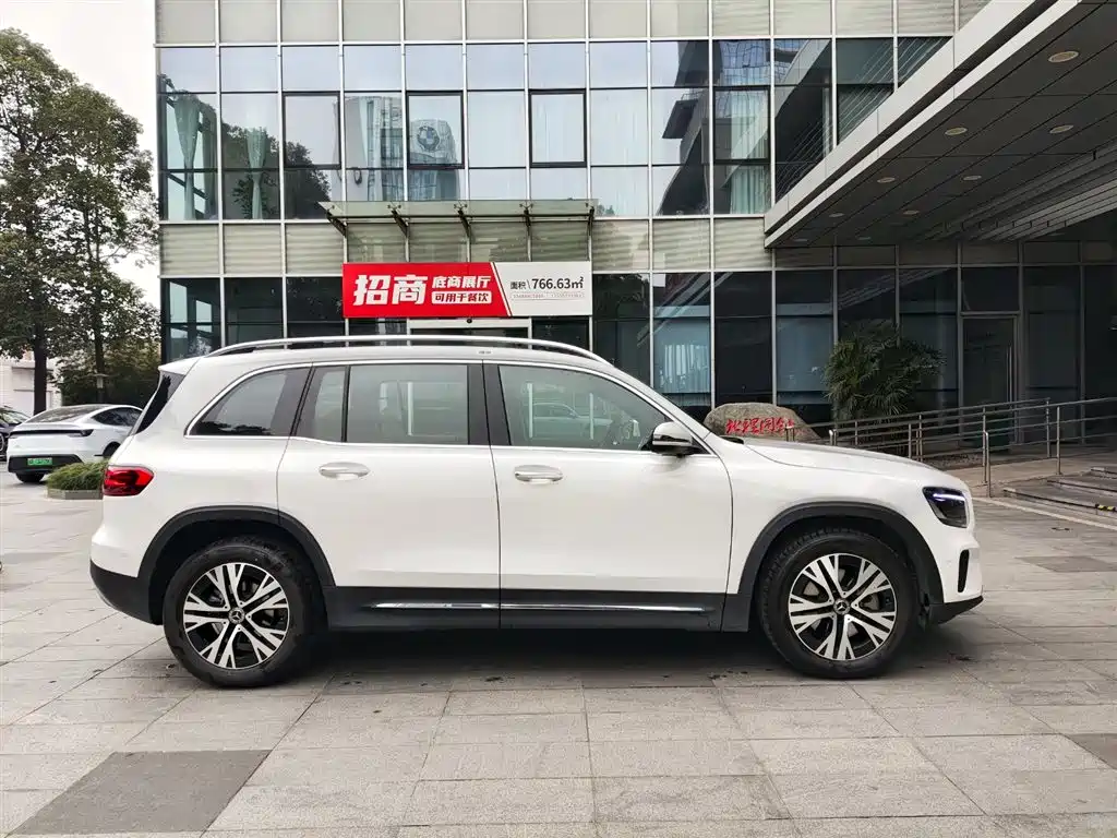 Mercedes-Benz GLB 2025