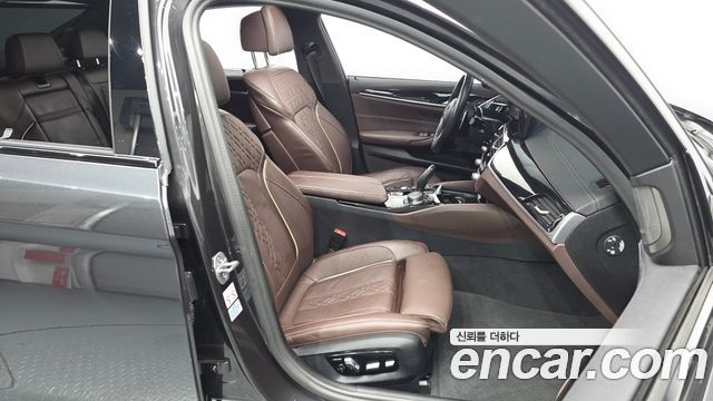 BMW 5 серии 2023