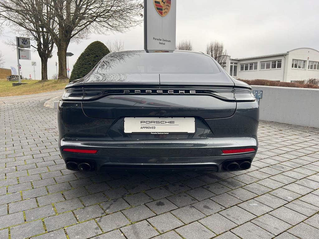 Porsche Panamera 2022