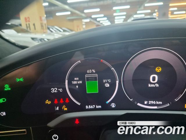 Porsche Taycan 2025