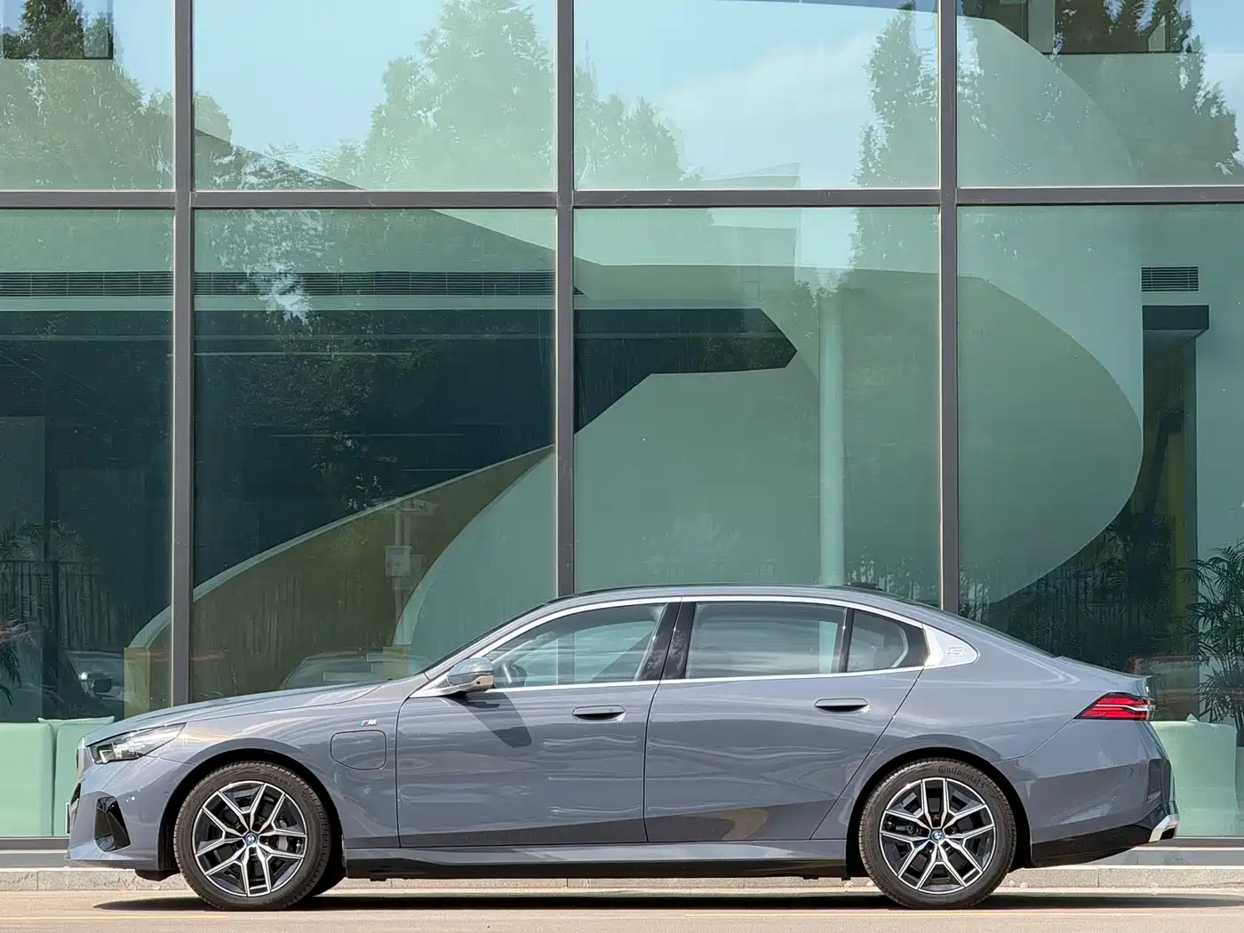 BMW i5 2024