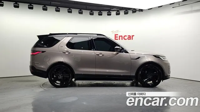 Land Rover Discovery 2024