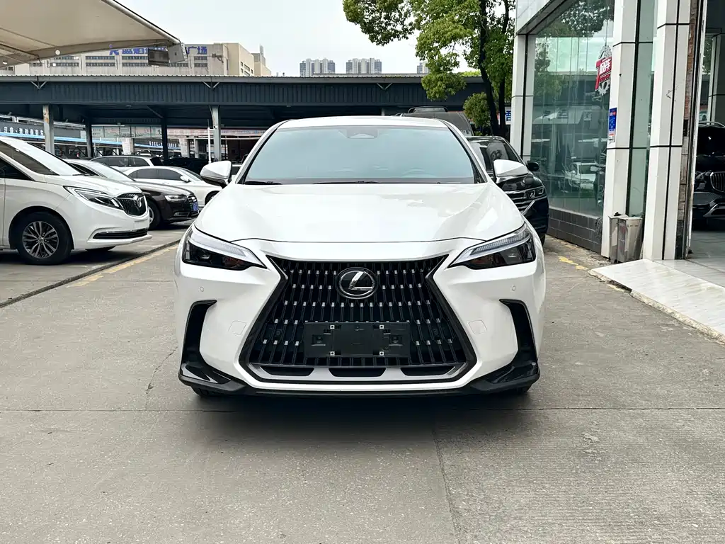 Lexus NX 2023