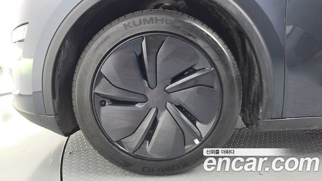 Tesla Model Y 2025