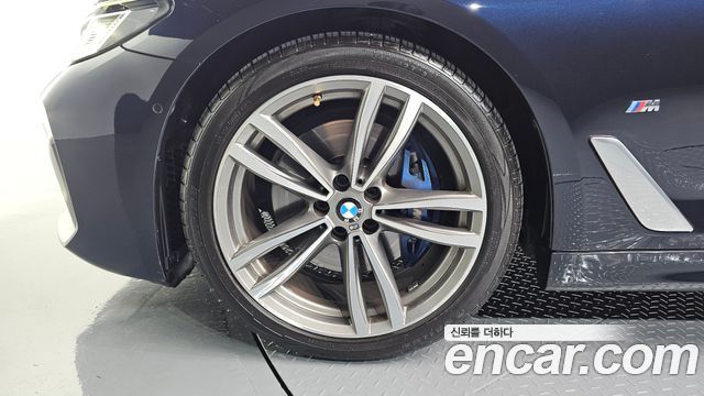 BMW 5 серии 2023