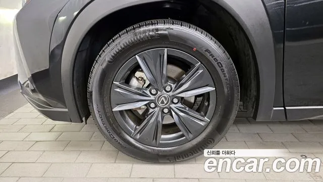 Lexus UX 2024