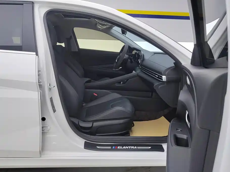 Hyundai Elantra 2025