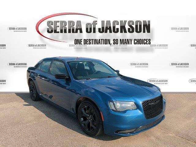 Chrysler 300 2022