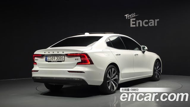 Volvo S60 2024