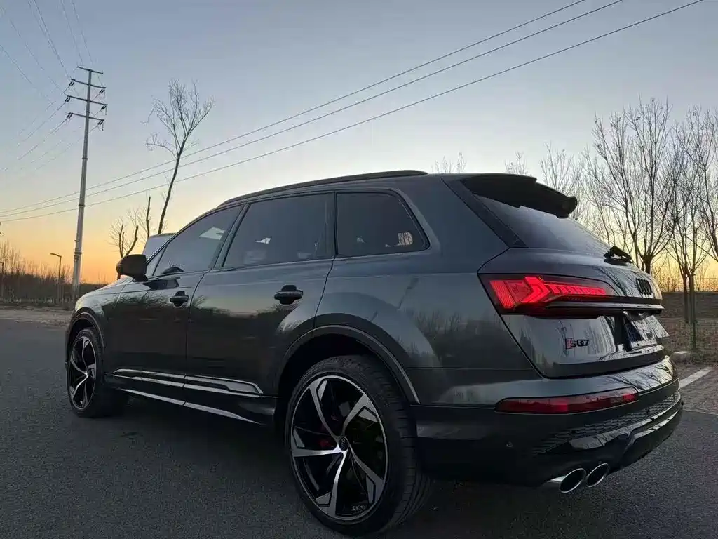 Audi SQ7 2025