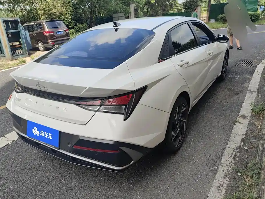 Hyundai Elantra 2024