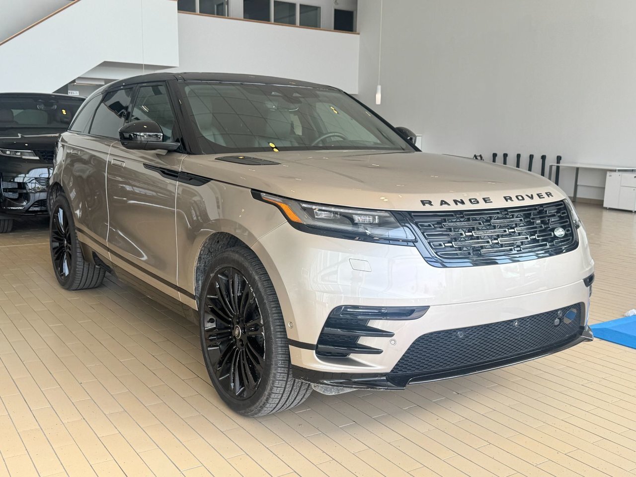 Land Rover Range Rover Velar 2026
