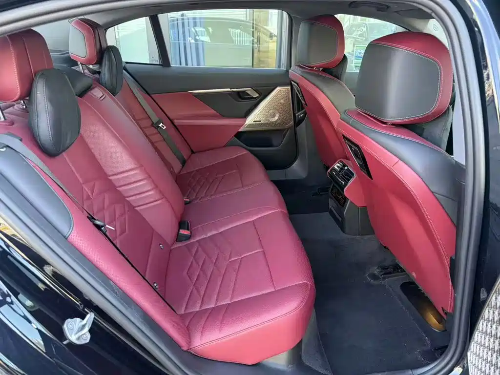 BMW 5 серии 2025