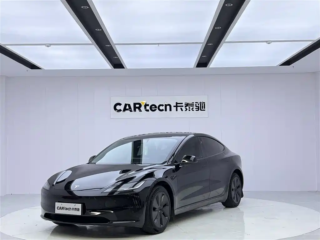 Tesla Model 3 2024
