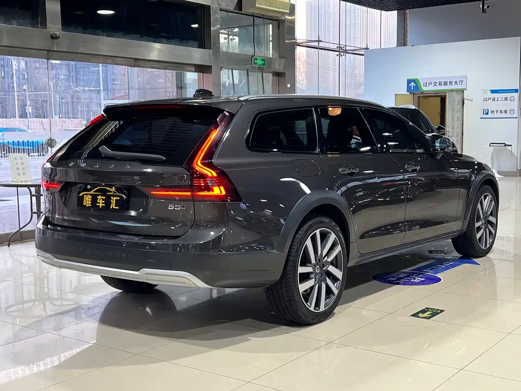 Volvo V90 2023