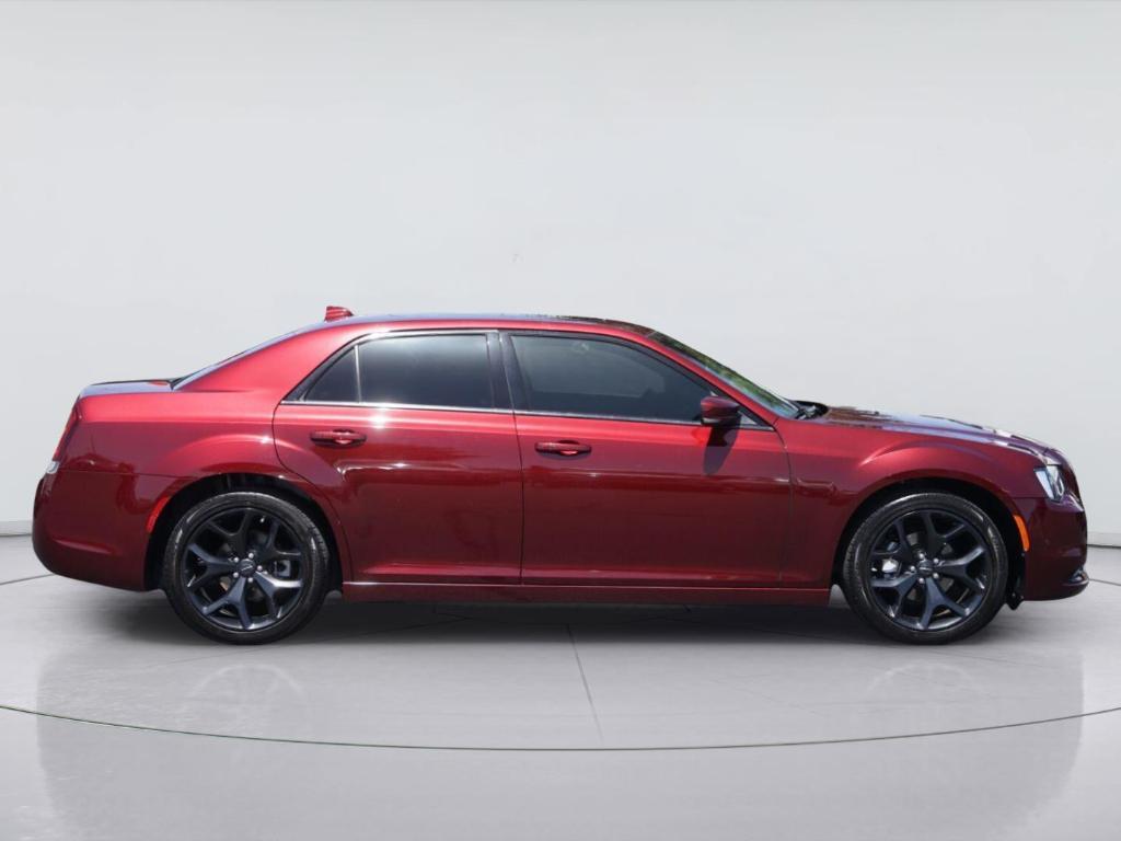 Chrysler 300 2023