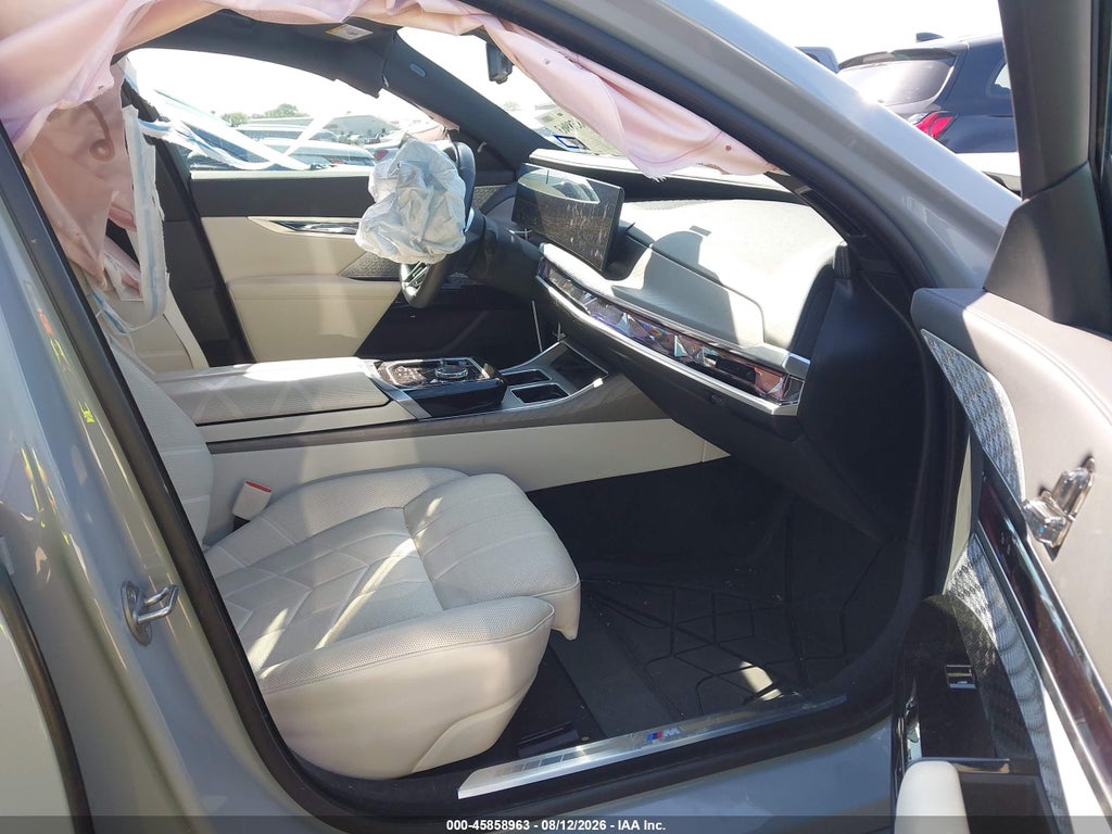 BMW i7 2024
