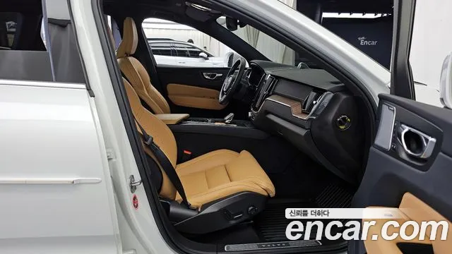 Volvo XC60 2022