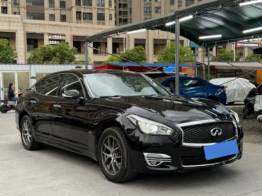 Infiniti Q70 2020