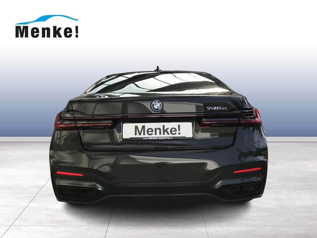 BMW 745 2021