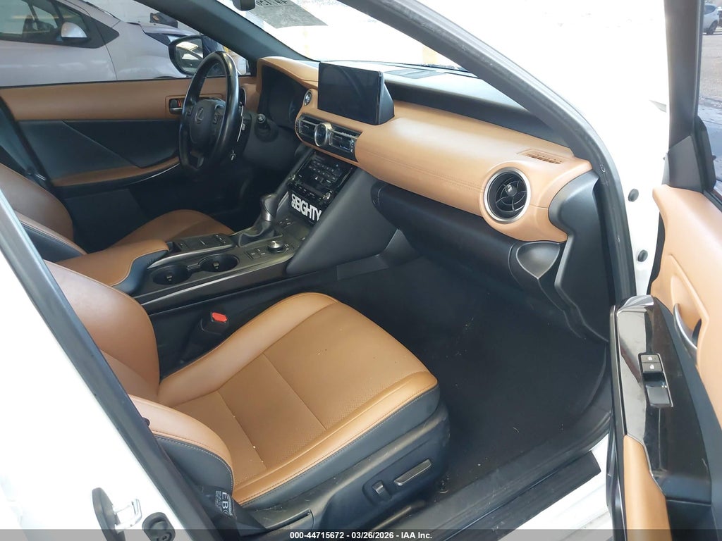 Lexus IS 300 2021