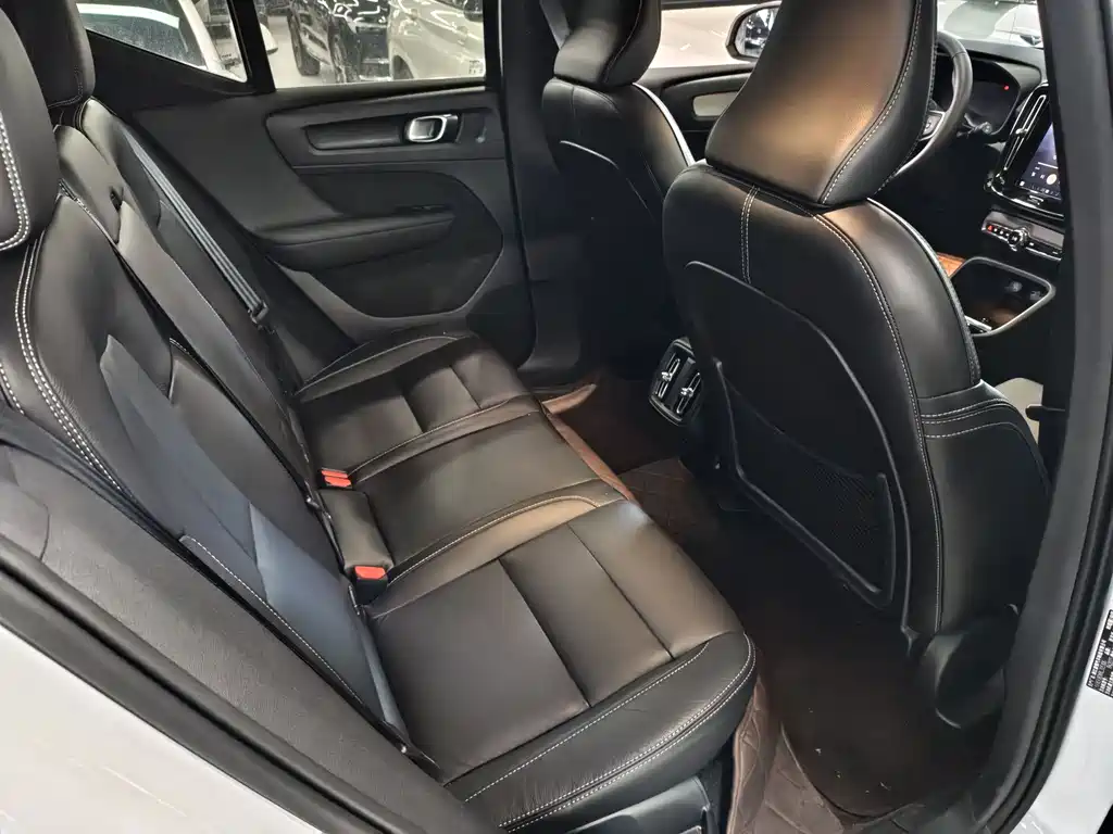Volvo XC40 2024