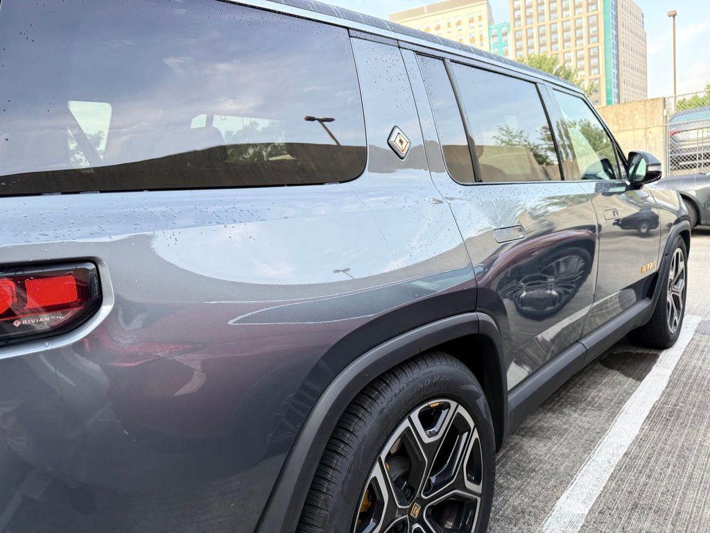 Rivian R1S 2022