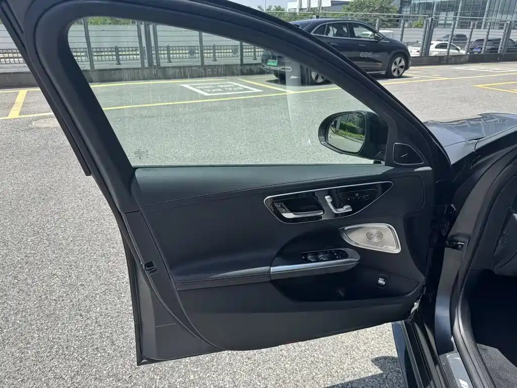Mercedes-Benz C-Класс 2025