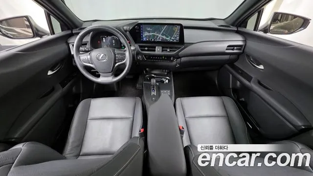 Lexus UX 2024