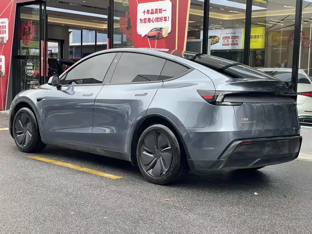 Tesla Model Y 2025