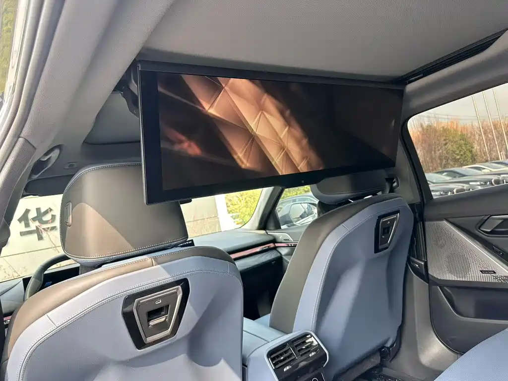 BMW i5 2025