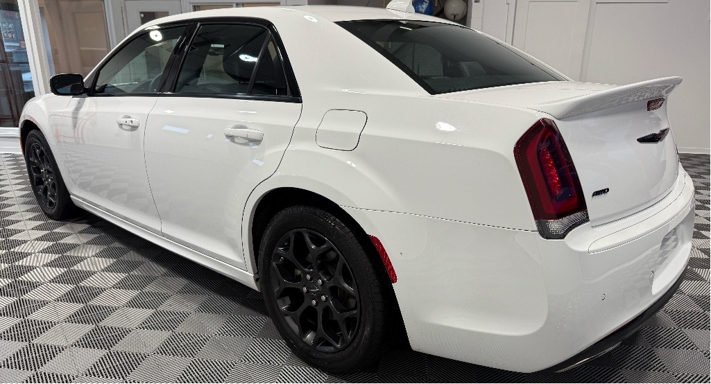 Chrysler 300 2023