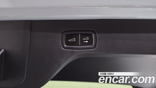 Porsche Macan 2025