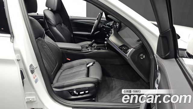 BMW 5 серии 2023