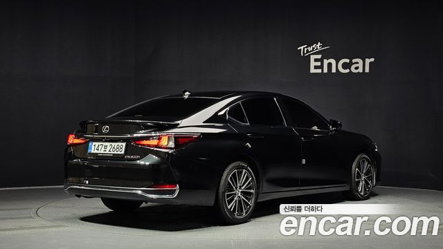 Lexus ES 2023
