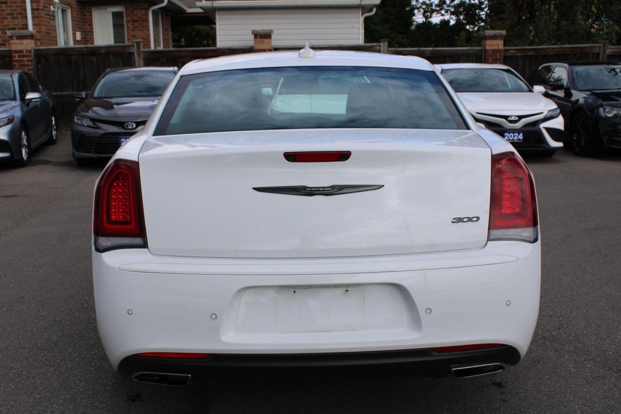 Chrysler 300 2023