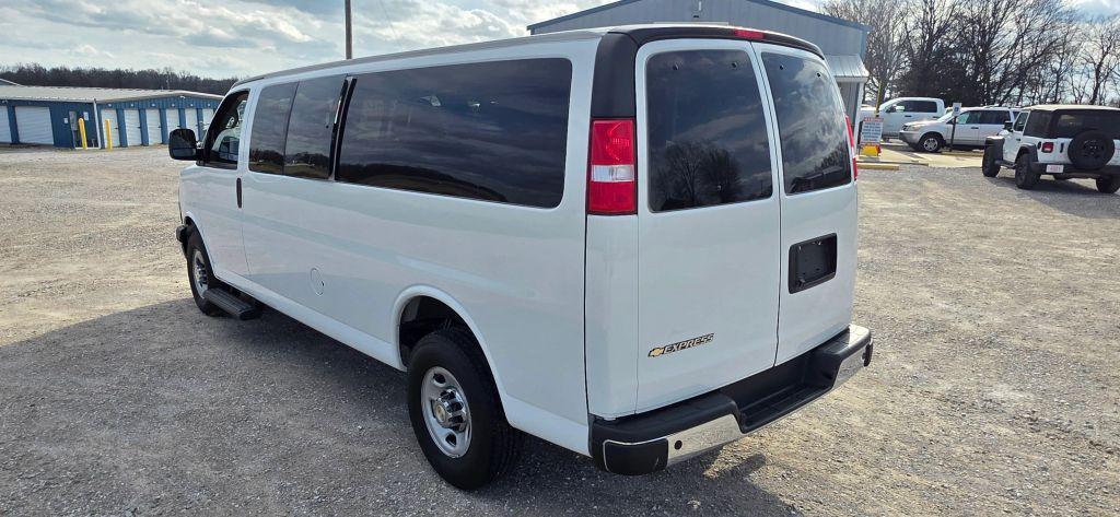 Chevrolet Express 2024
