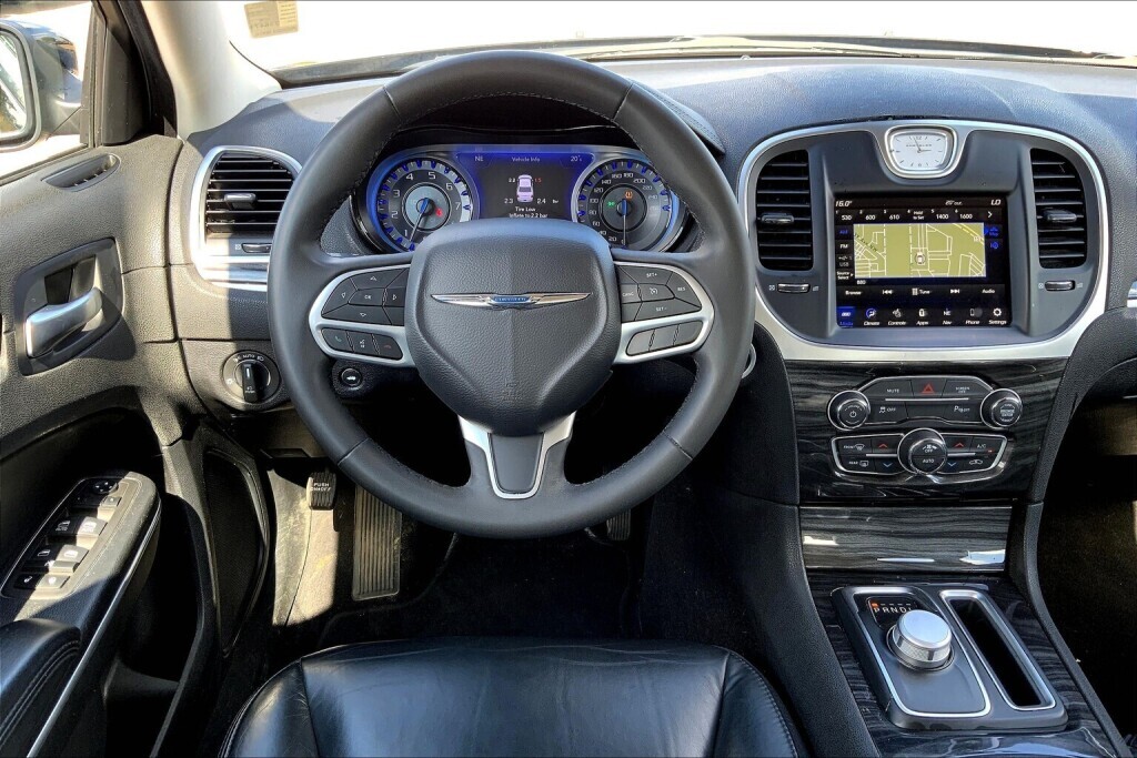 Chrysler 300 2022