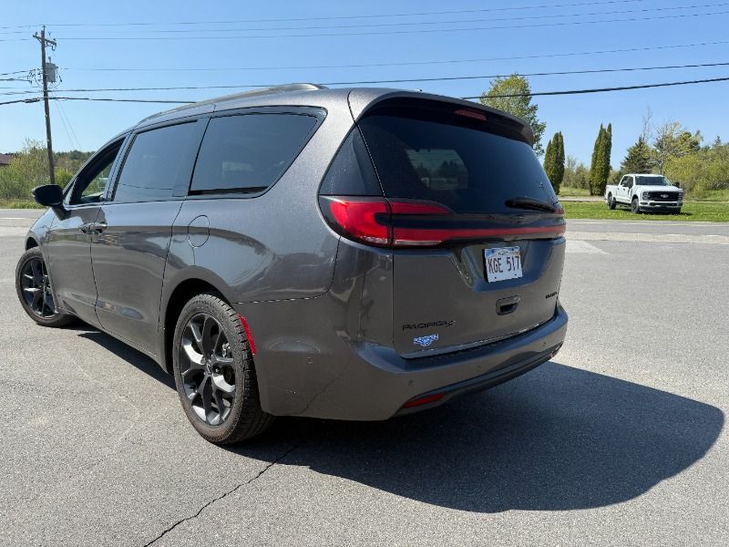 Chrysler Pacifica 2022